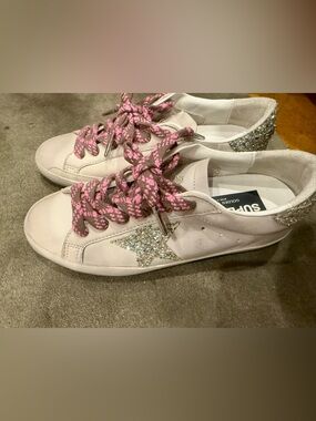 ORIG $851 NEW GOLDEN GOOSE LUXURY SNEAKERS WITH SPECIAL CUSTOM SHOELACES